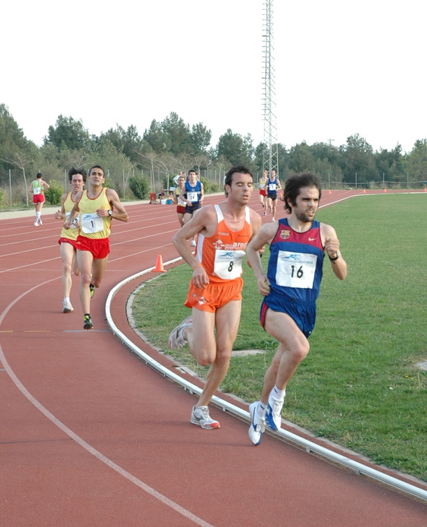 Adrià Garcia al capdavant de la cursa del 2006